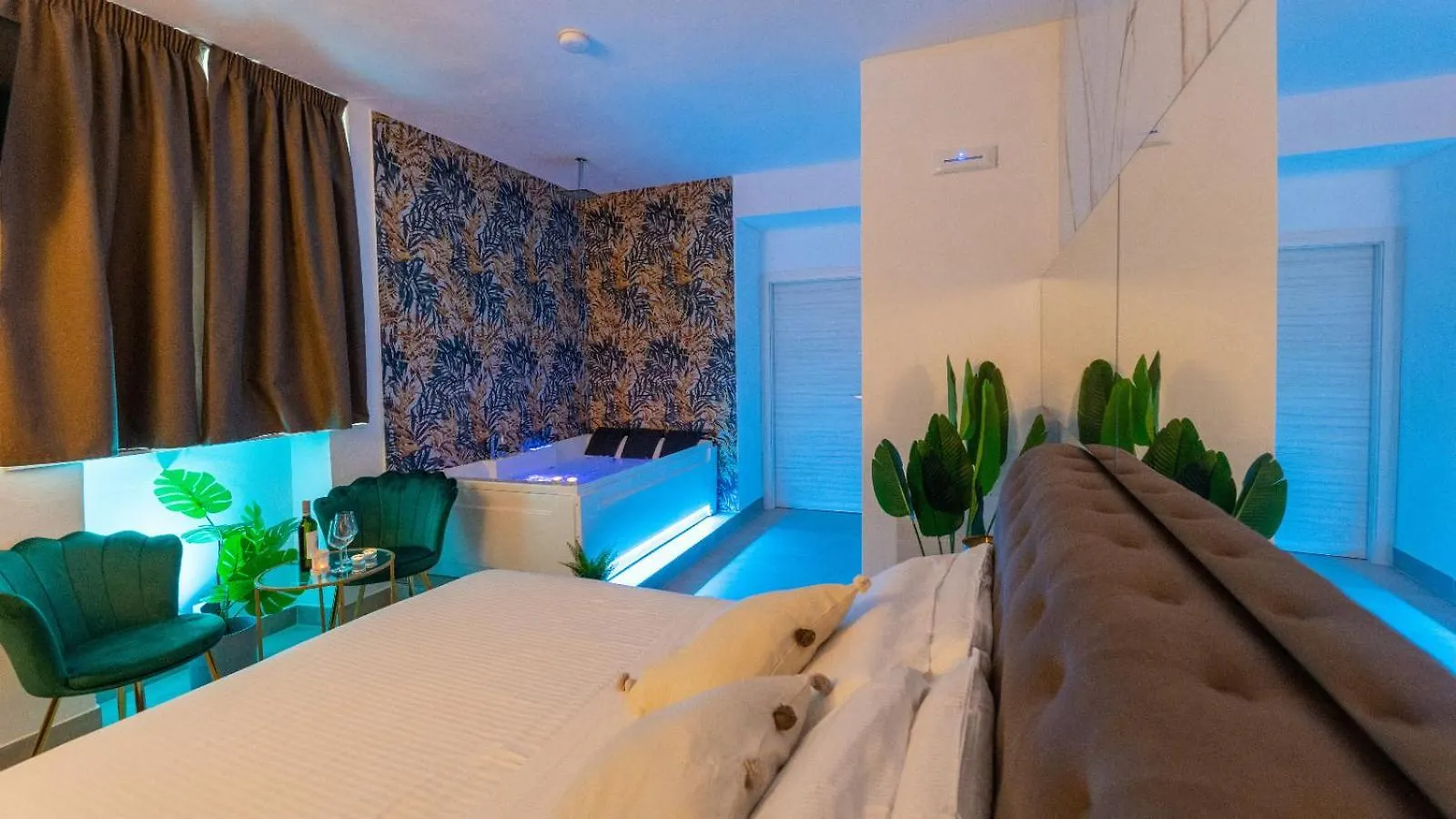 Mazzini Luxury Jacuzzy Suite CTA