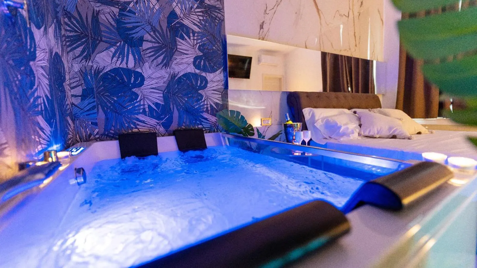 Mazzini Luxury Jacuzzy Suite CTA