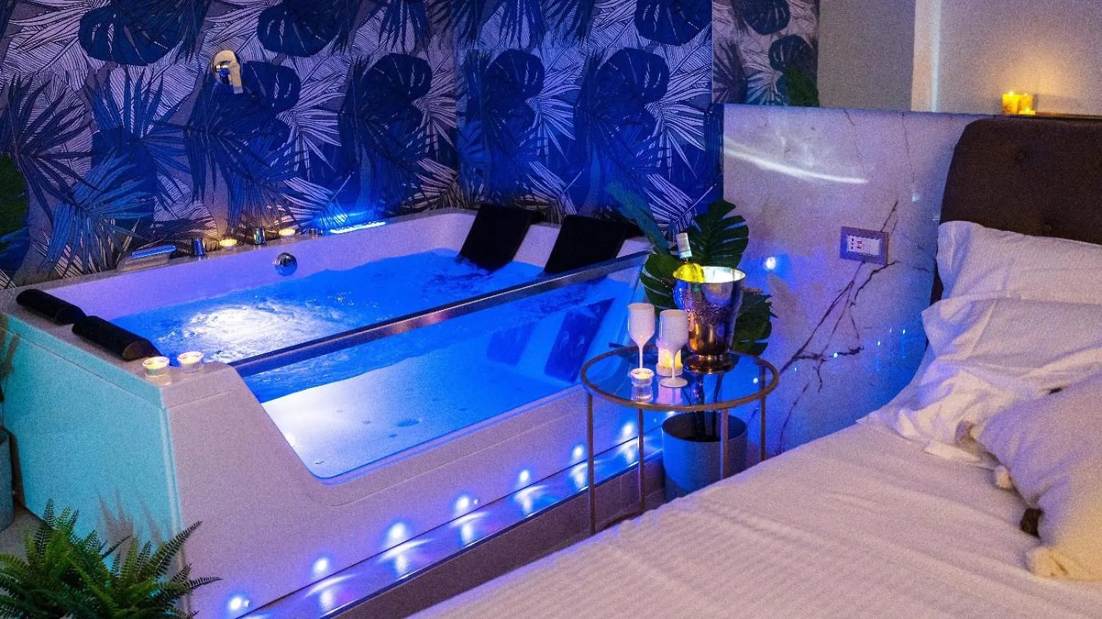 Mazzini Luxury Jacuzzy Suite CTA Italia