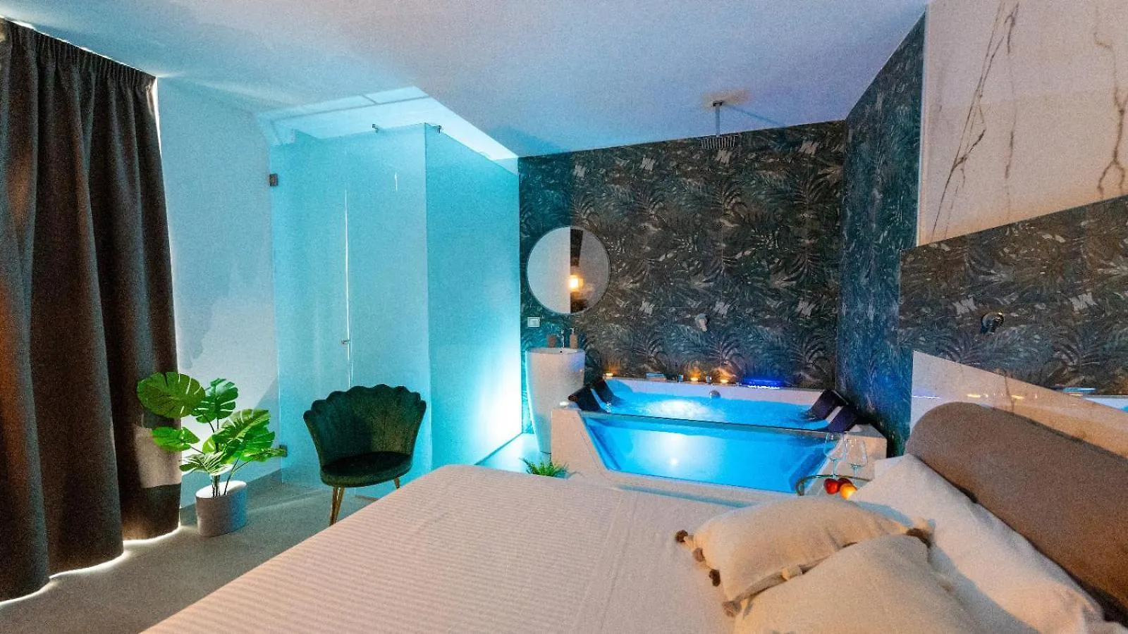 Mazzini Luxury Jacuzzy Suite CTA 0*,